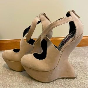 Dollhouse nude anti gravity wedge heel. Size women’s 7